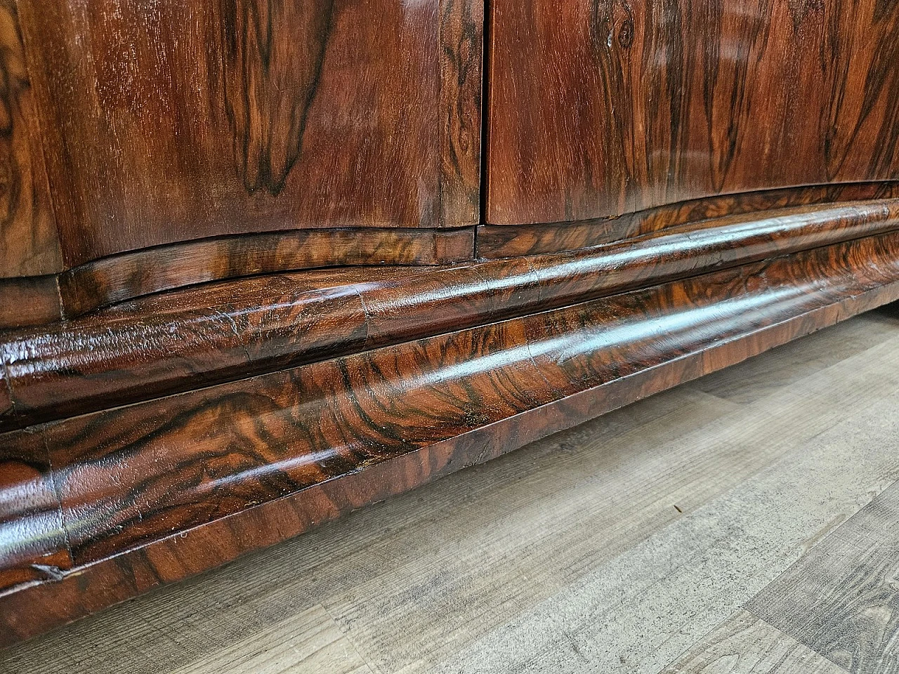 Art Deco Venetian Sideboard in Walnut Root by Levi Minzi, Padua, 1940s 4