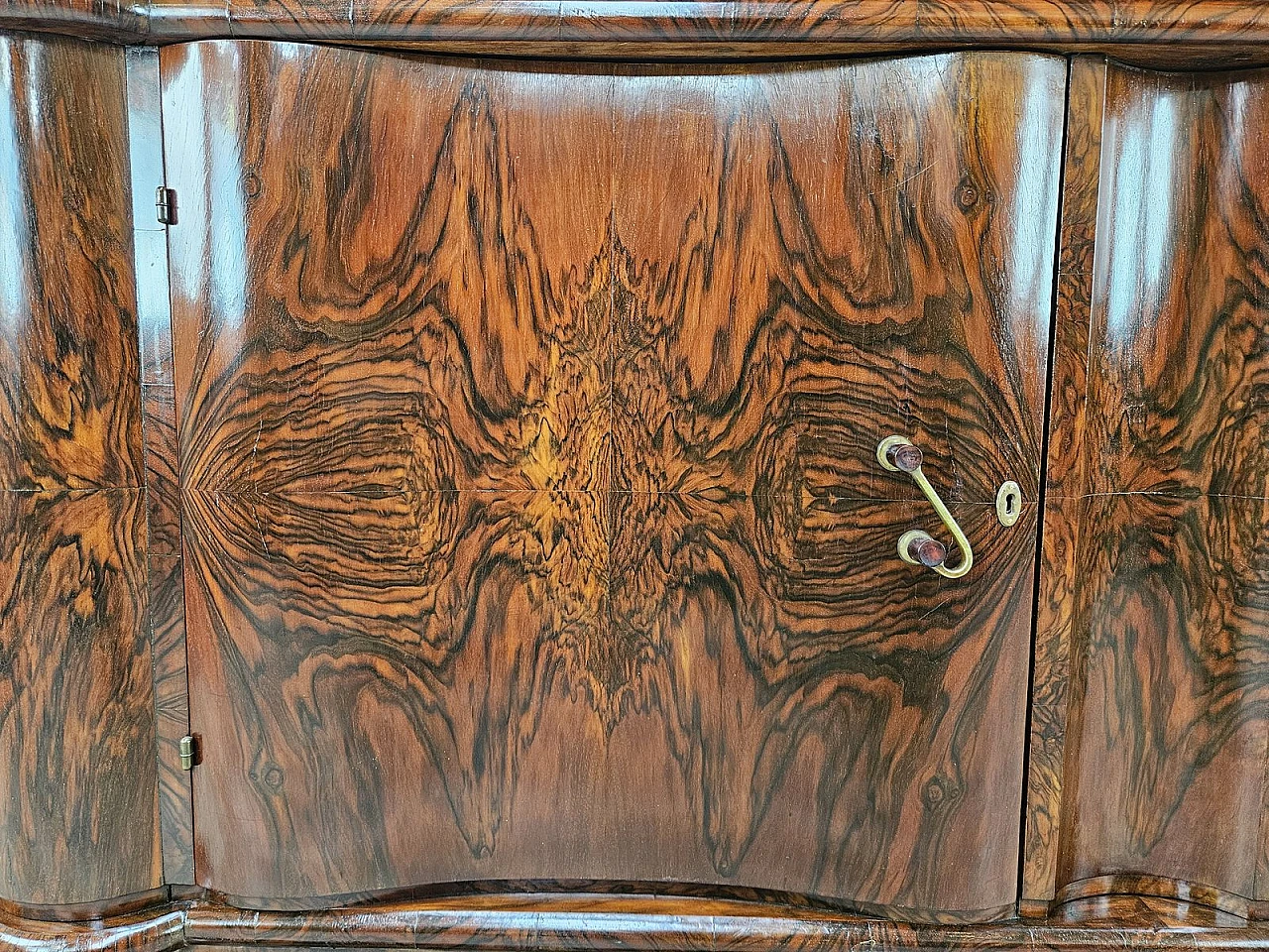 Art Deco Venetian Sideboard in Walnut Root by Levi Minzi, Padua, 1940s 6