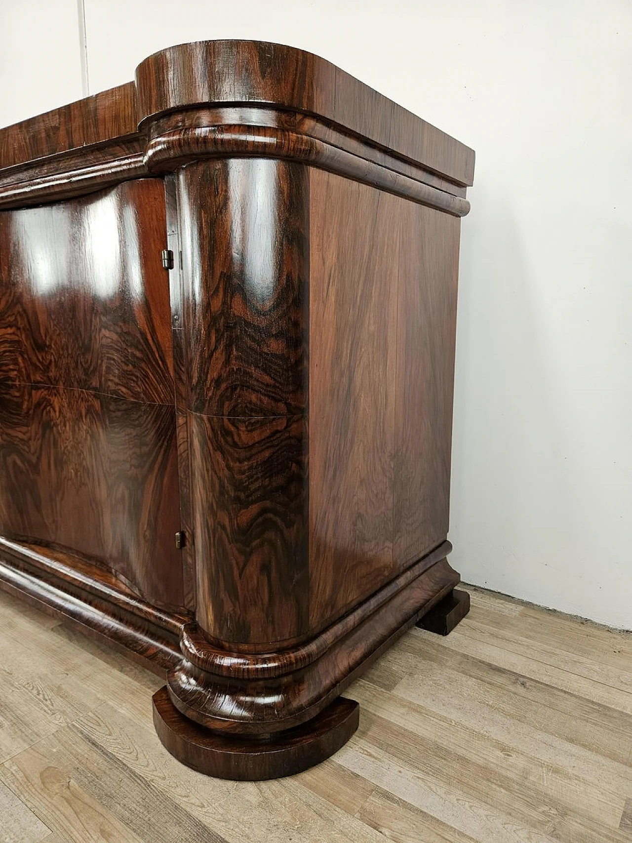 Art Deco Venetian Sideboard in Walnut Root by Levi Minzi, Padua, 1940s 20