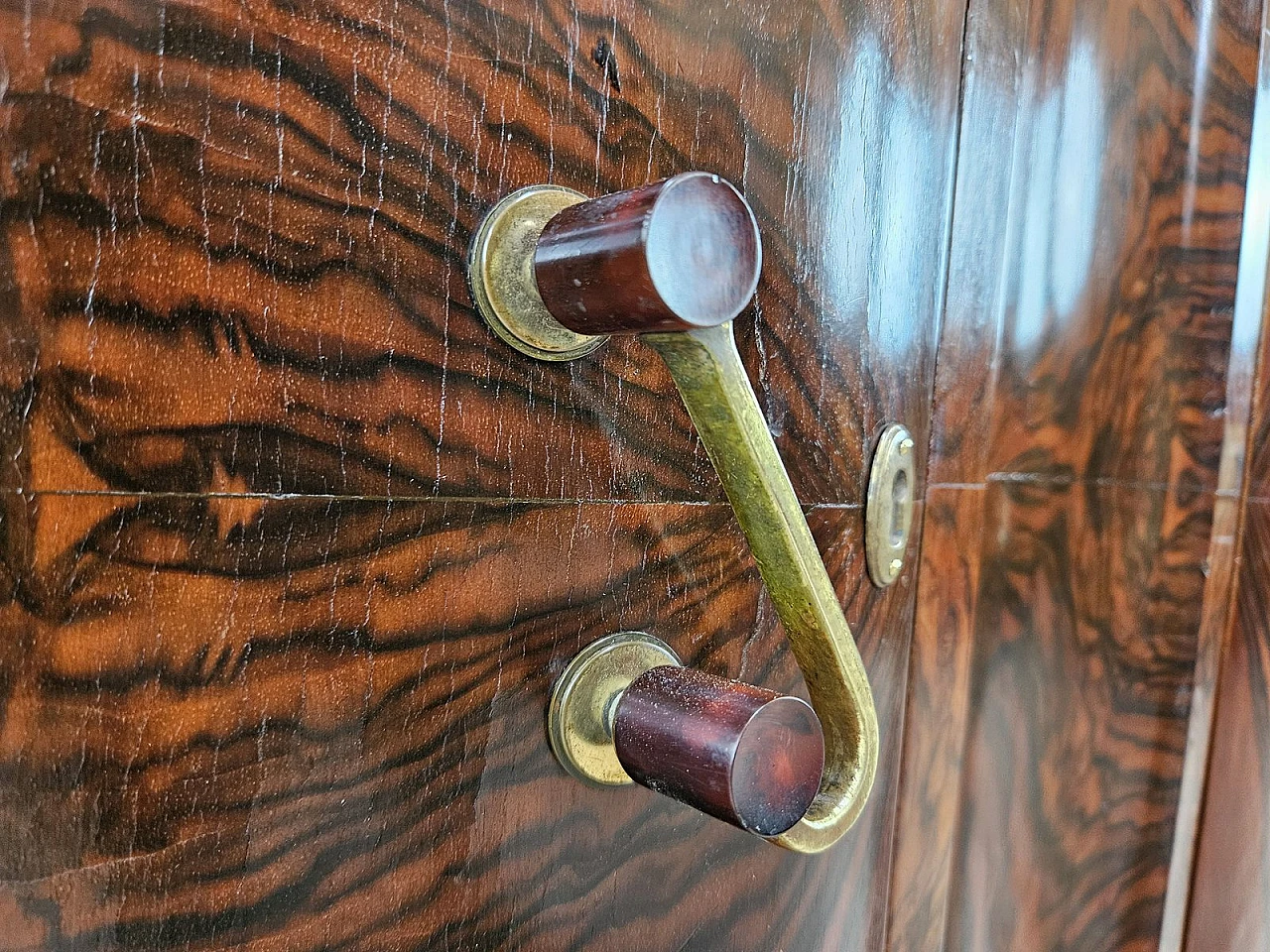 Art Deco Venetian Sideboard in Walnut Root by Levi Minzi, Padua, 1940s 23