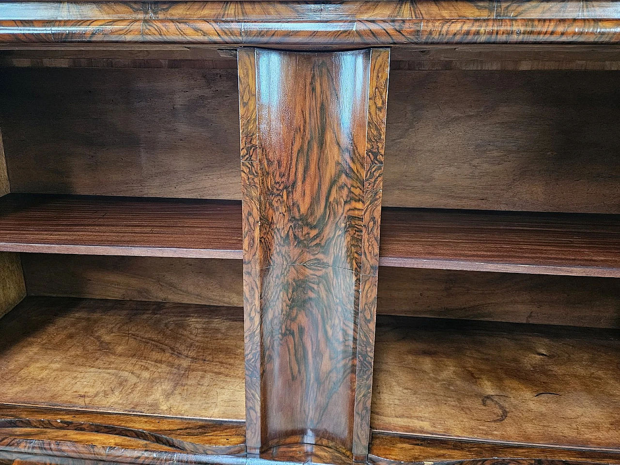 Art Deco Venetian Sideboard in Walnut Root by Levi Minzi, Padua, 1940s 32