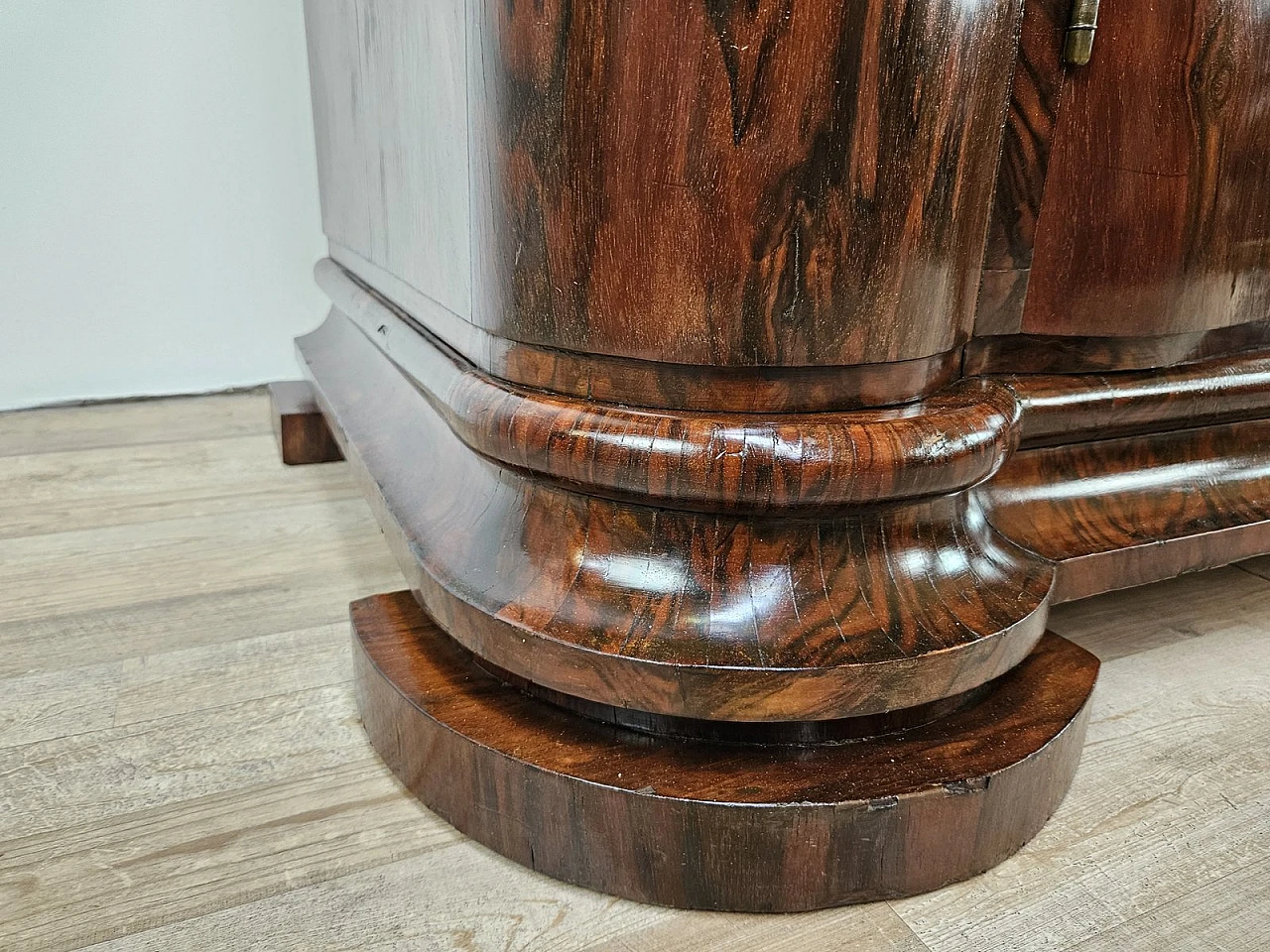 Art Deco Venetian Sideboard in Walnut Root by Levi Minzi, Padua, 1940s 39