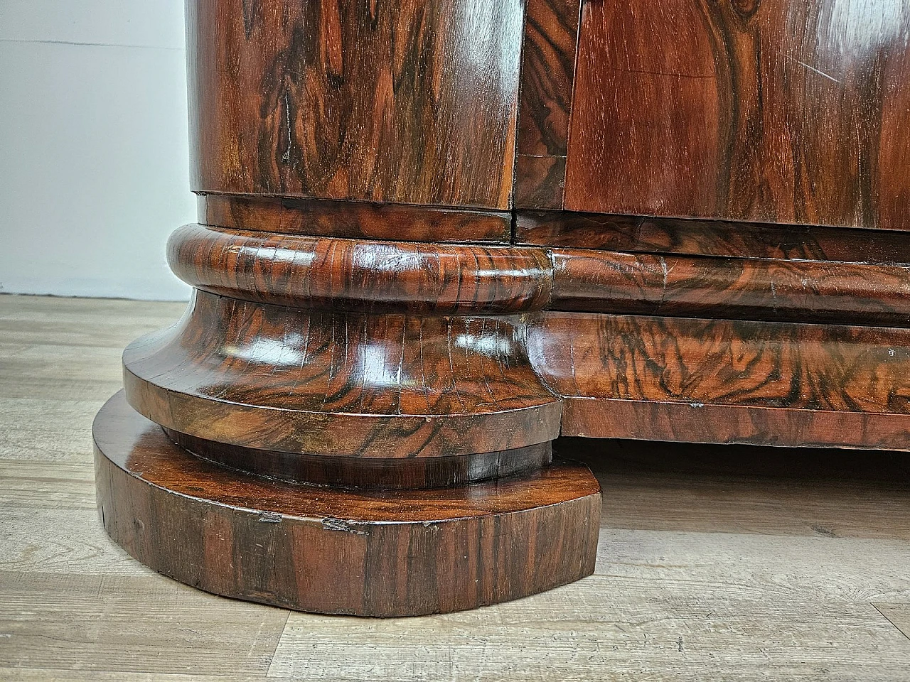 Art Deco Venetian Sideboard in Walnut Root by Levi Minzi, Padua, 1940s 40