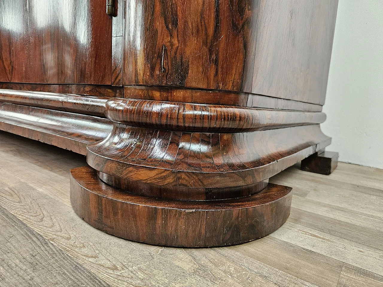 Art Deco Venetian Sideboard in Walnut Root by Levi Minzi, Padua, 1940s 43