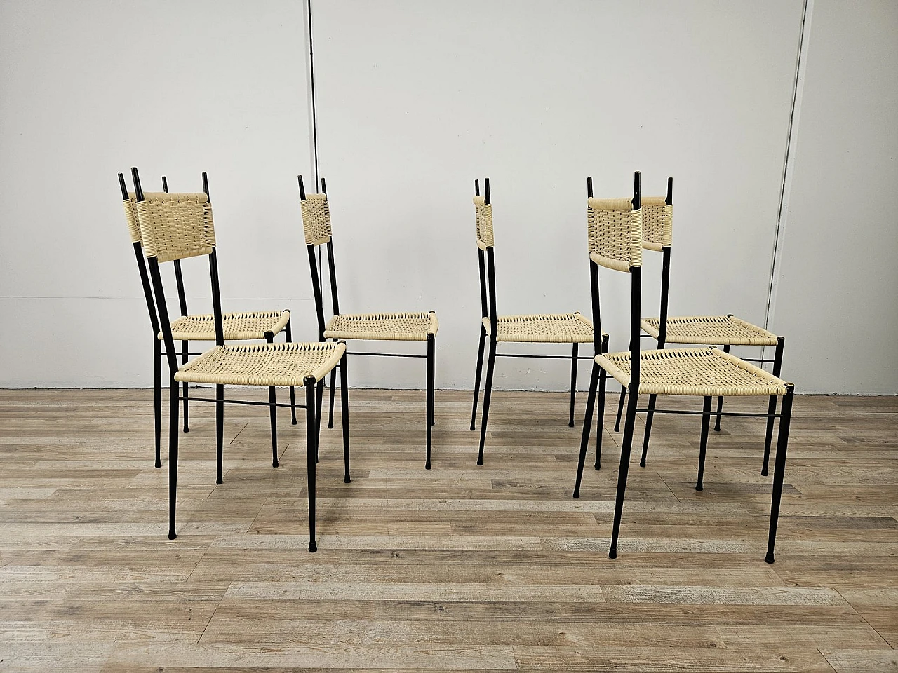 6 Mid-Century chairs in iron and woven plastic, 1970s 2