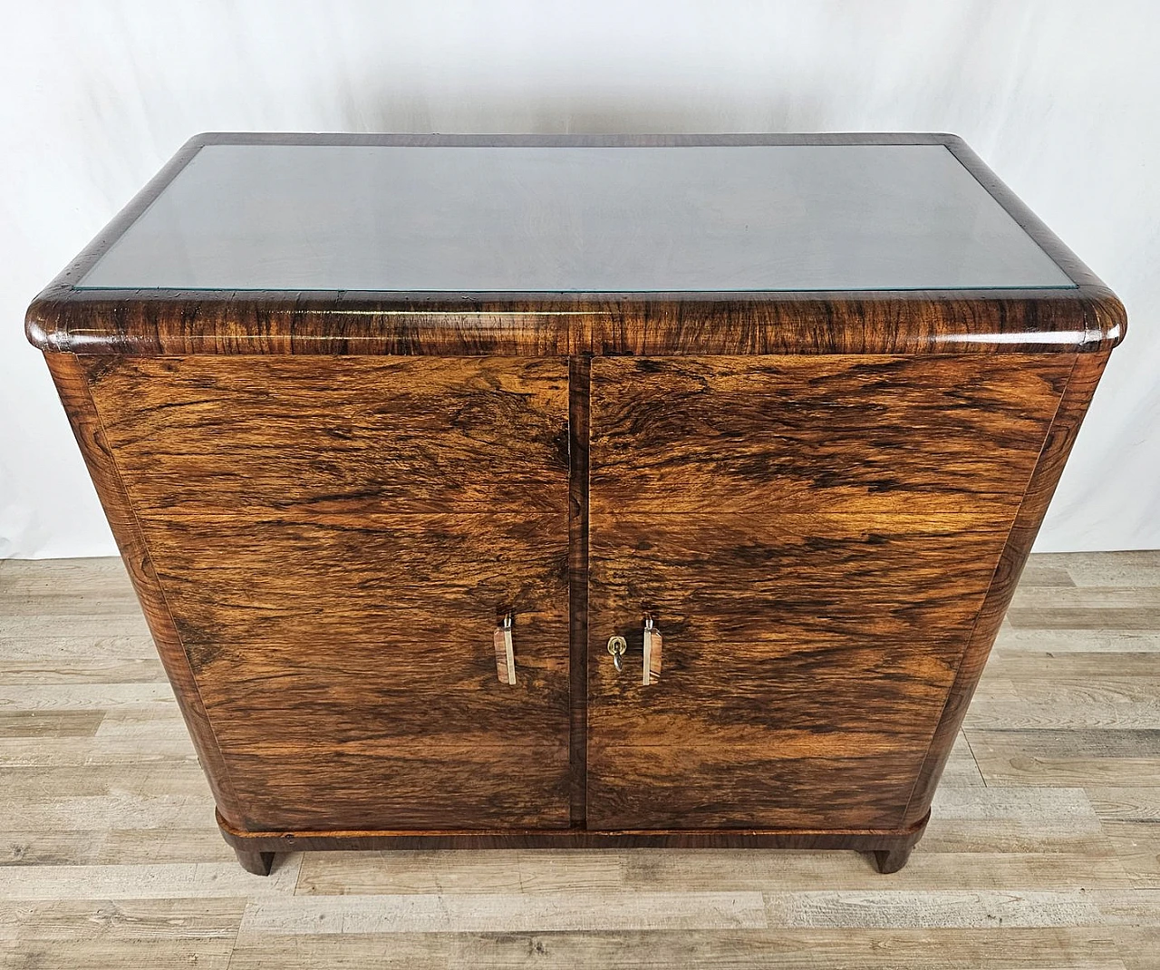 Walnut-root sideboard with internal drawers, 1930s 4