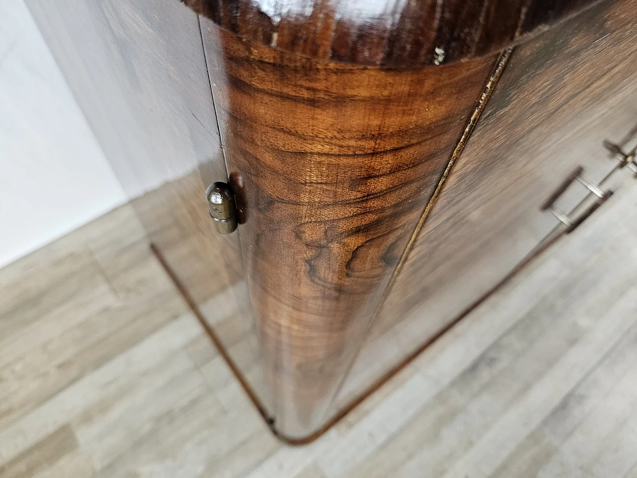 Walnut-root sideboard with internal drawers, 1930s 13