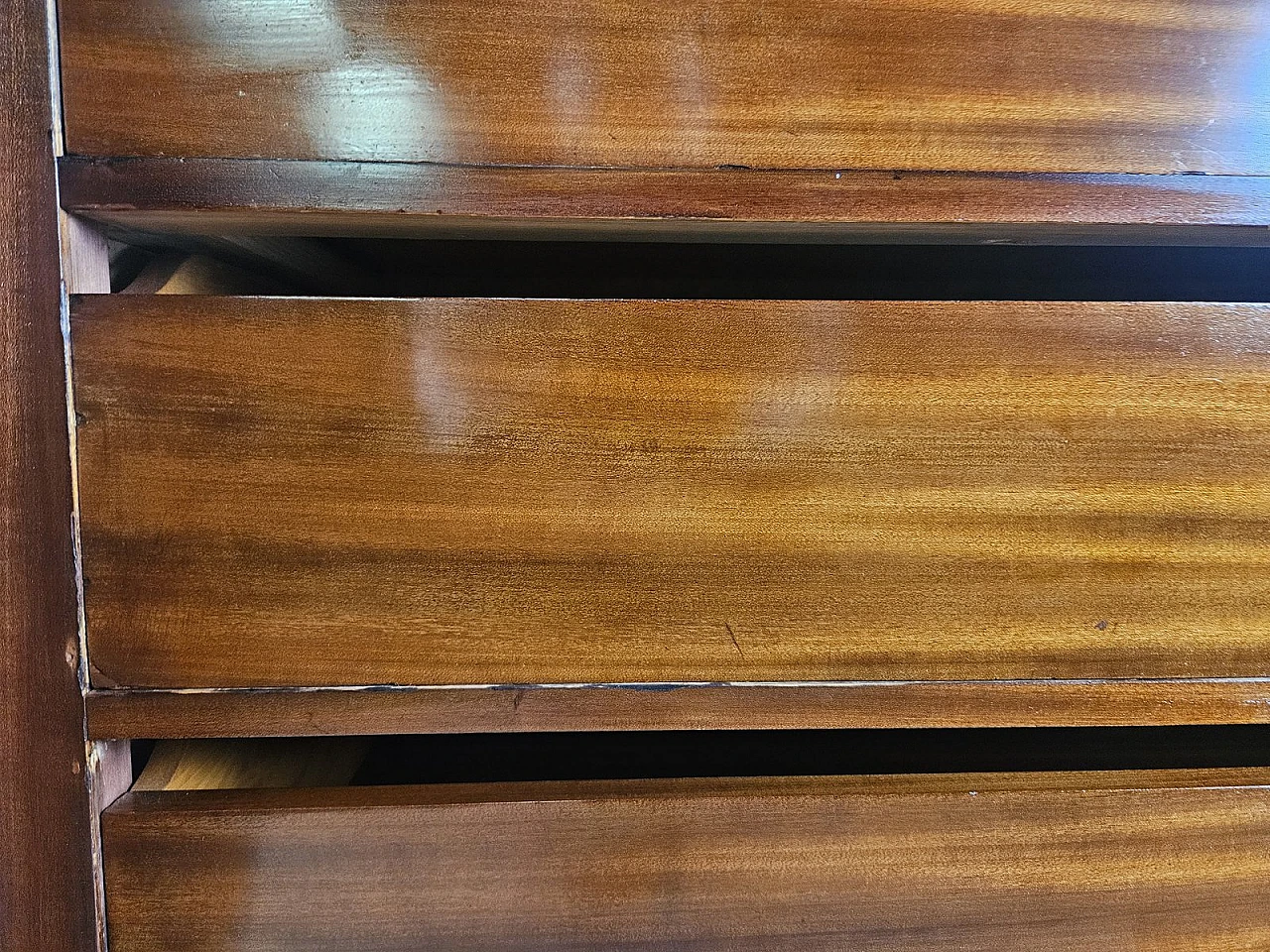 Walnut-root sideboard with internal drawers, 1930s 23