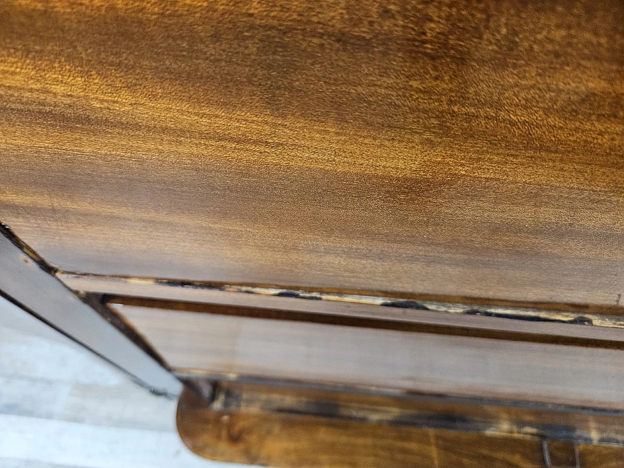 Walnut-root sideboard with internal drawers, 1930s 25