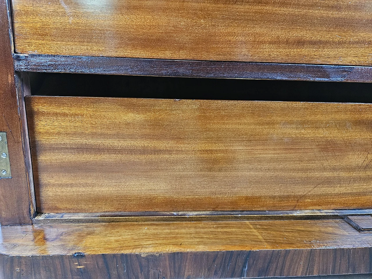 Walnut-root sideboard with internal drawers, 1930s 27