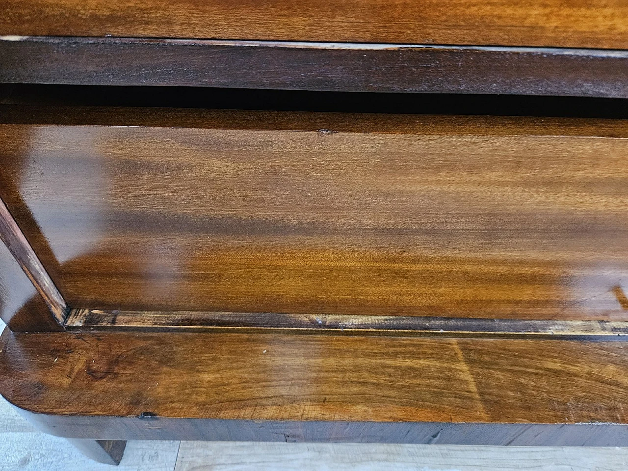 Walnut-root sideboard with internal drawers, 1930s 28