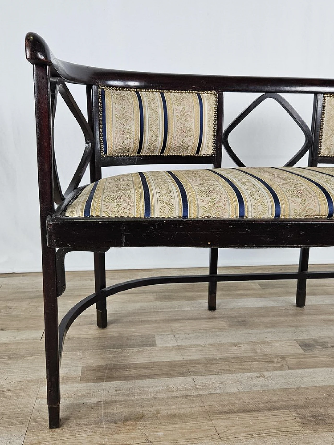 Beech bench with chairs attributed to Antonio Volpe, 20th century 4