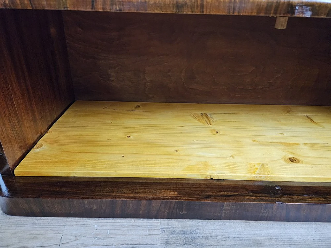 Showcase in walnut root with lateral doors and shelves, 1940s 23