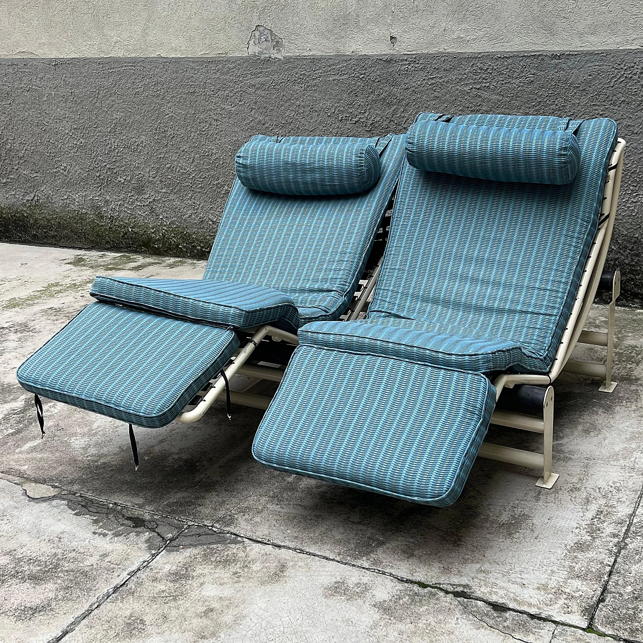 Double chaise longues inspired by Lc4, 1980s 2