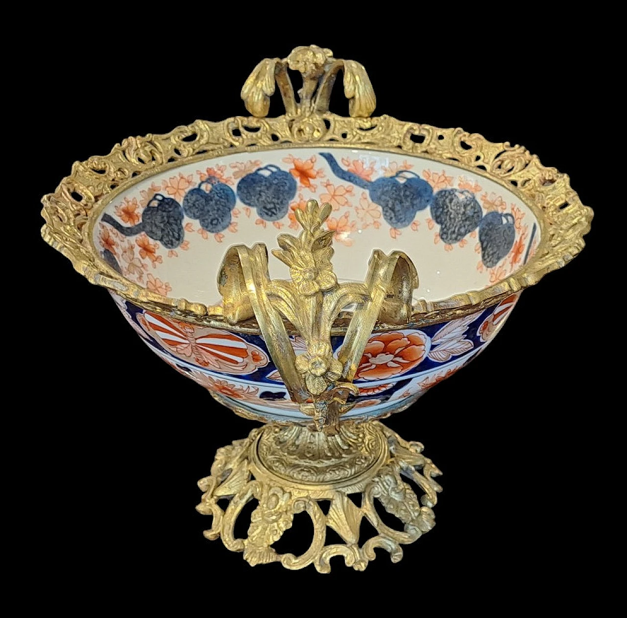 Imari ceramic centerpiece with bronze decoration, 19th century 2