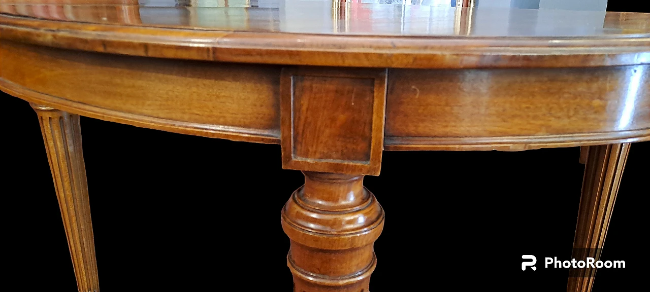 Round extendible French table in solid walnut, 19th century 4