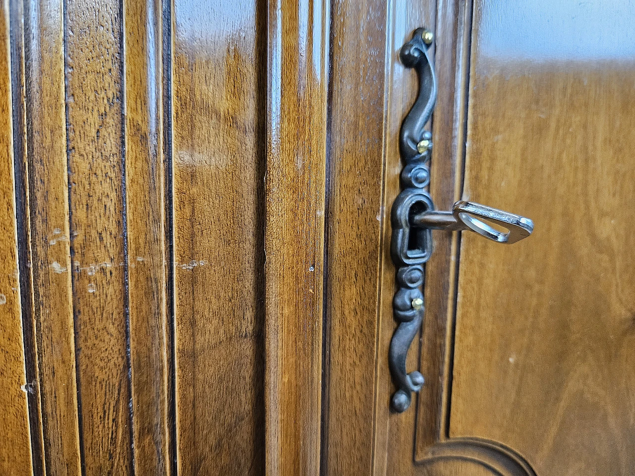 Carved wooden sideboard, 1960s 20