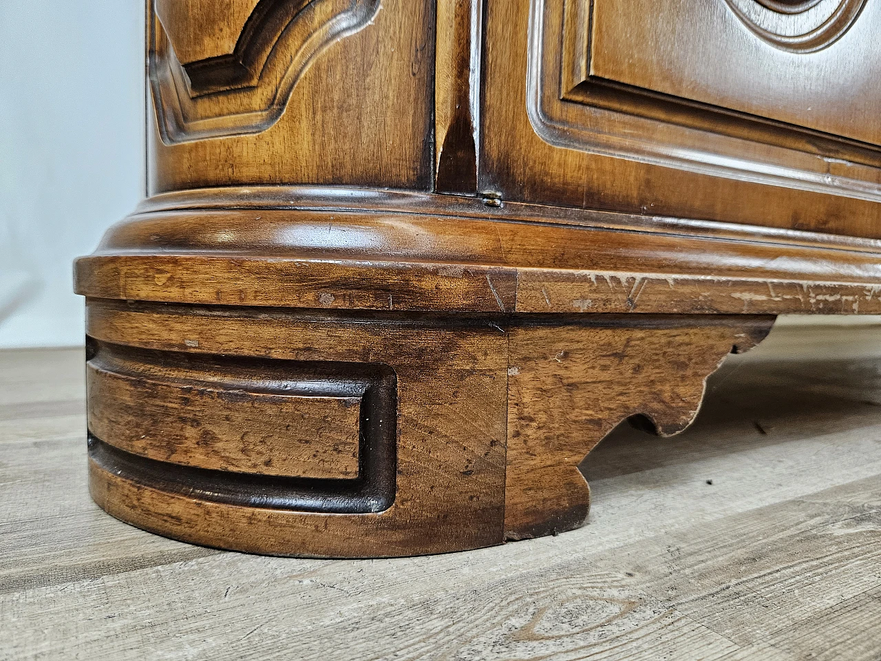 Carved wooden sideboard, 1960s 30