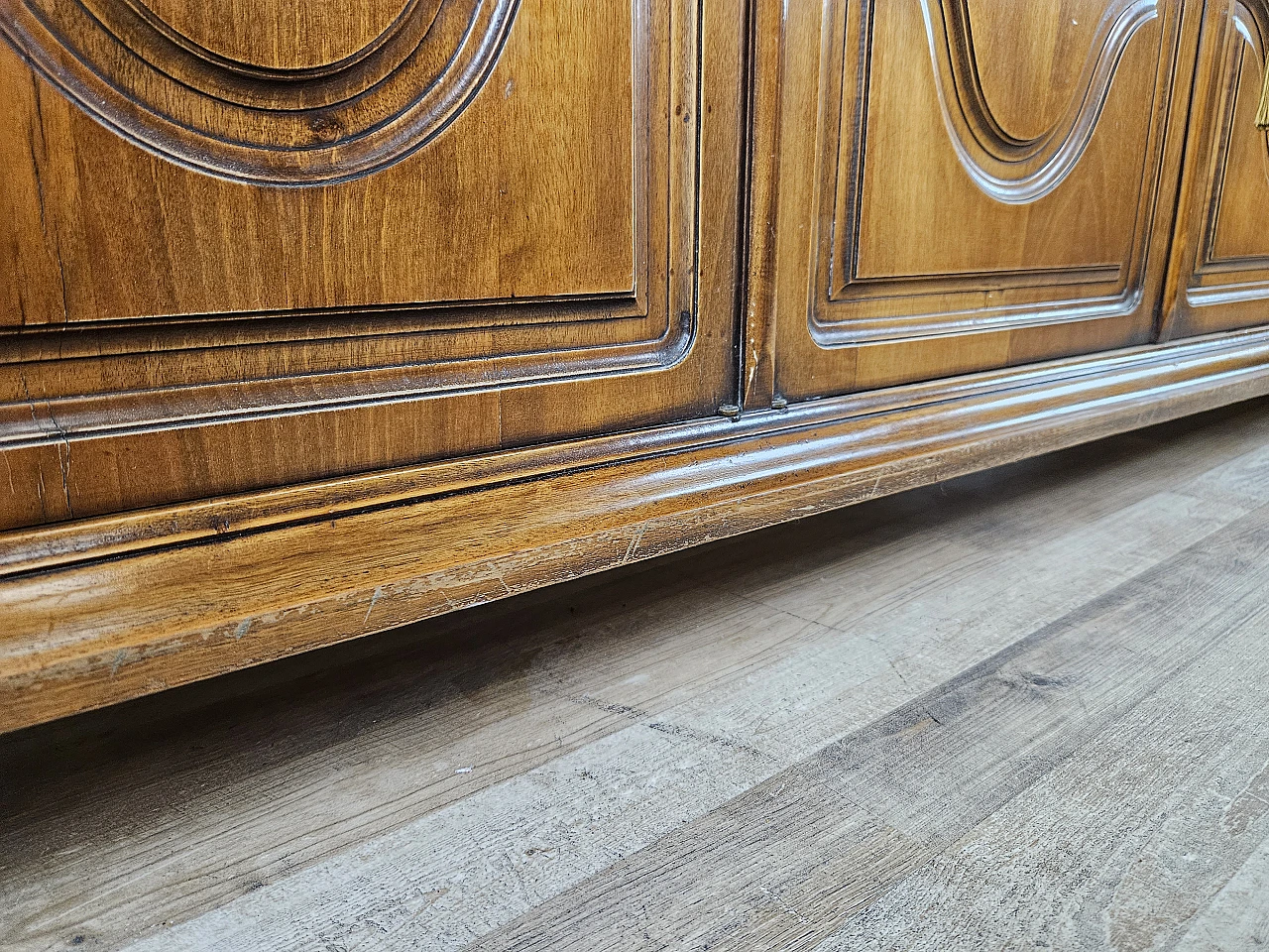 Carved wooden sideboard, 1960s 31