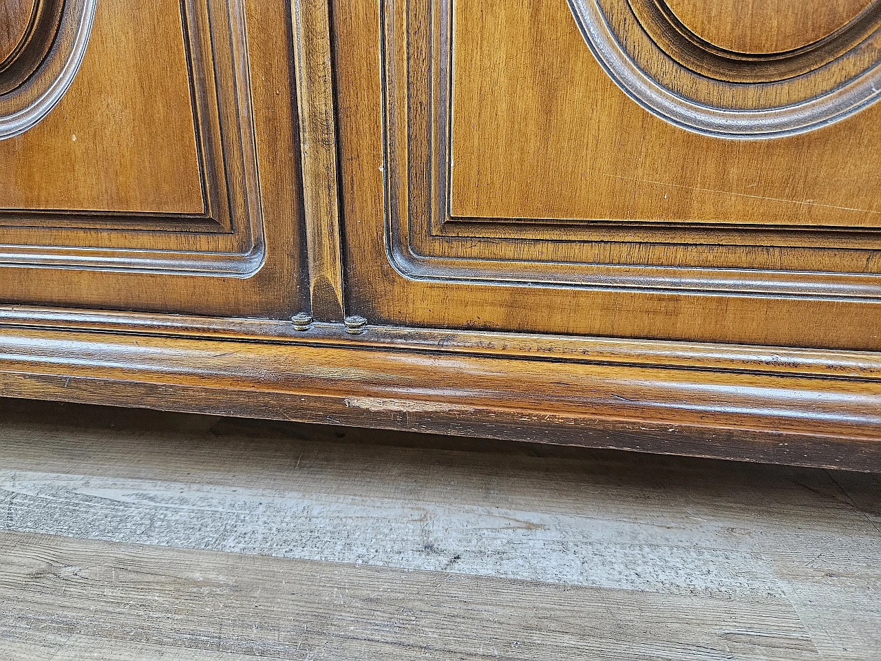 Carved wooden sideboard, 1960s 32