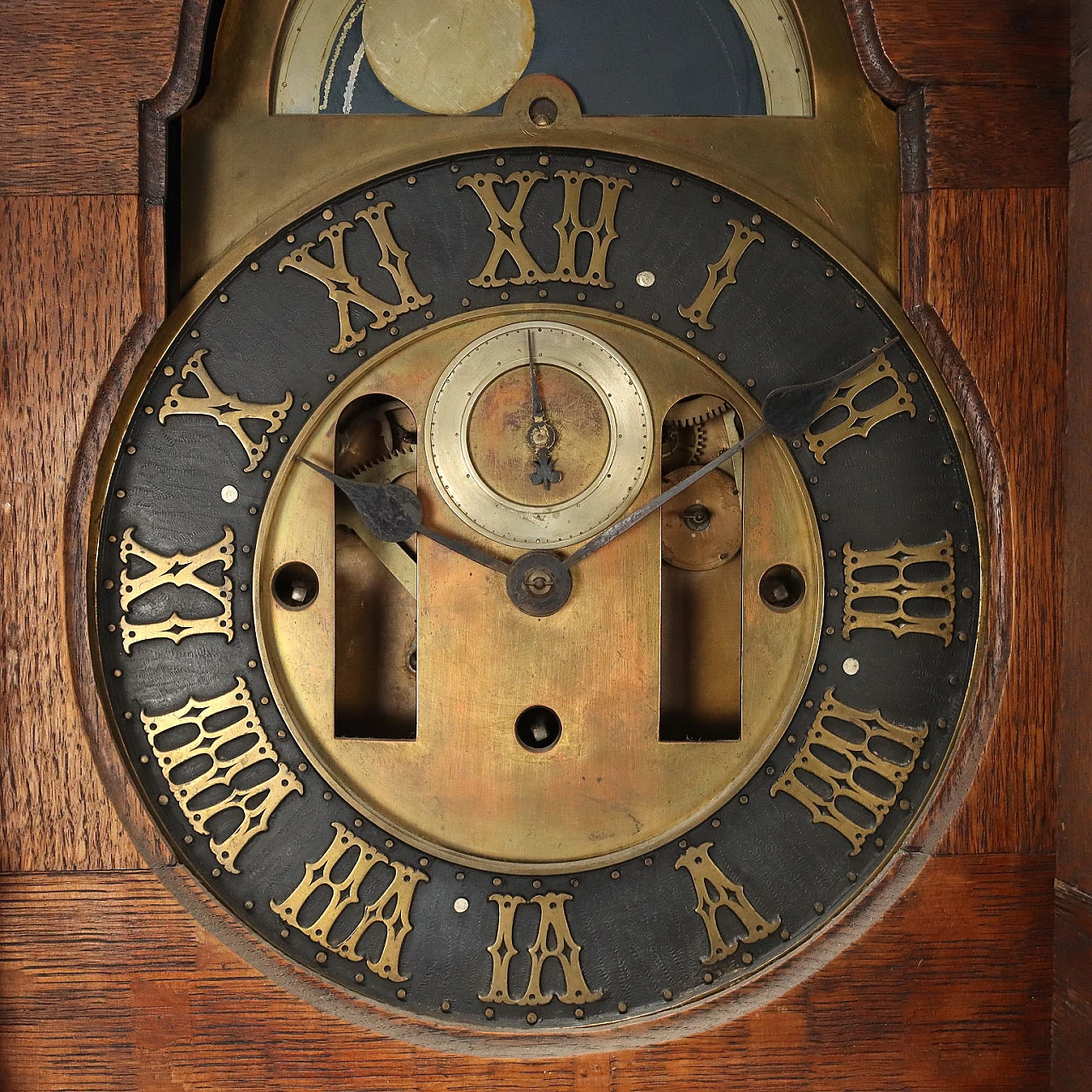 Oak pendulum clock, early 20th century 6