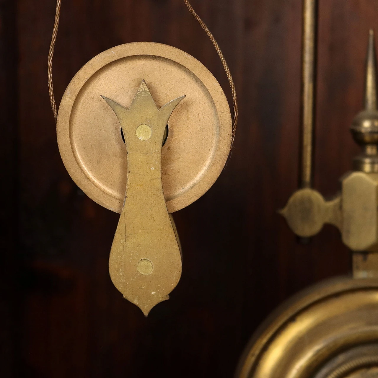 Oak pendulum clock, early 20th century 10