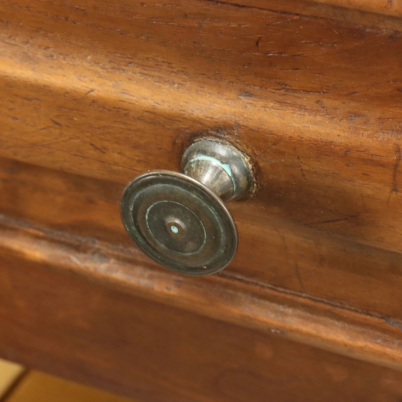 Credenza con piattaia in noce con cassetti e coppia di ante, '800 7