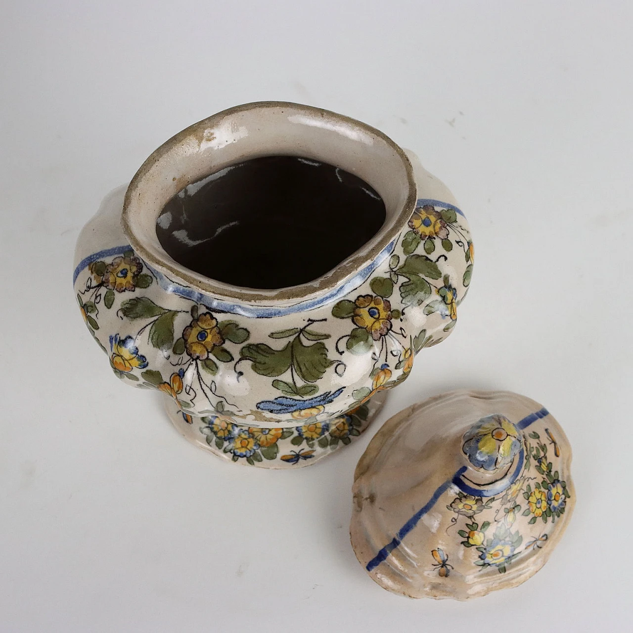 Pair of majolica apothecary vases with polychrome decoration 6