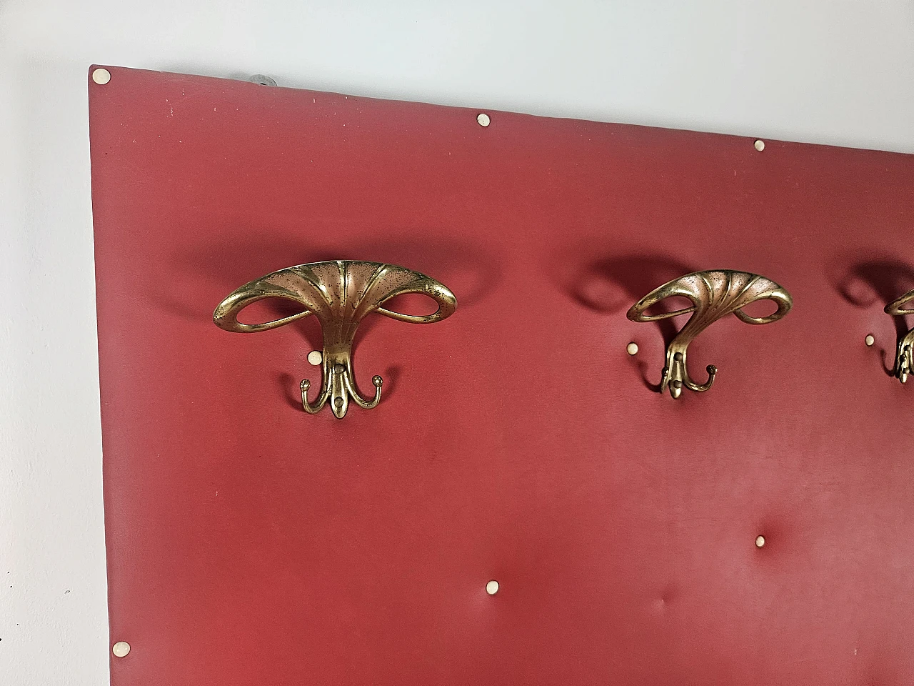 Red skai and brass coat rack, 1960s 6