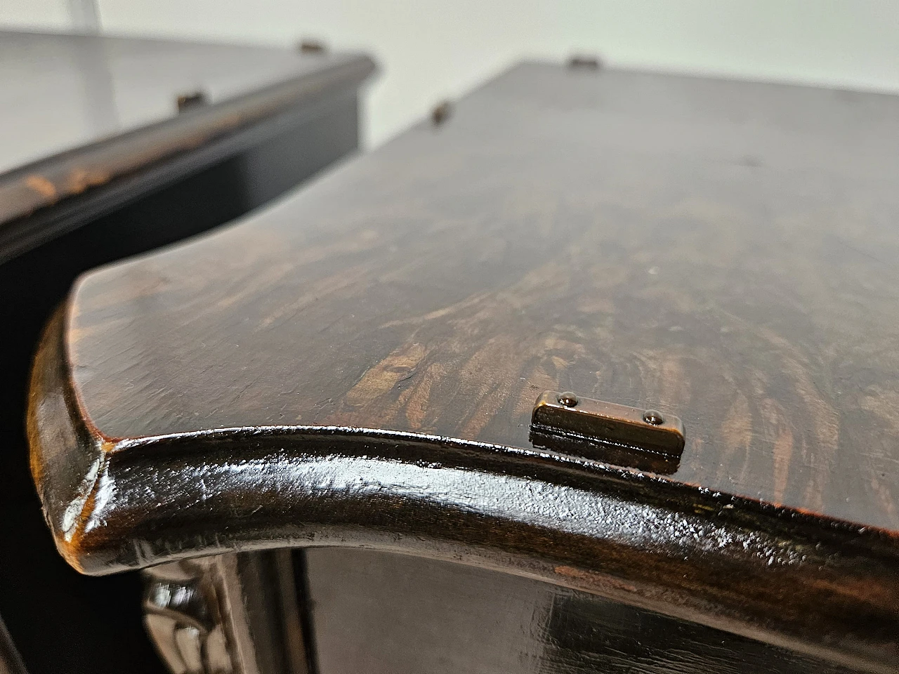 Pair of Art Deco walnut bedside tables, 1940s 11