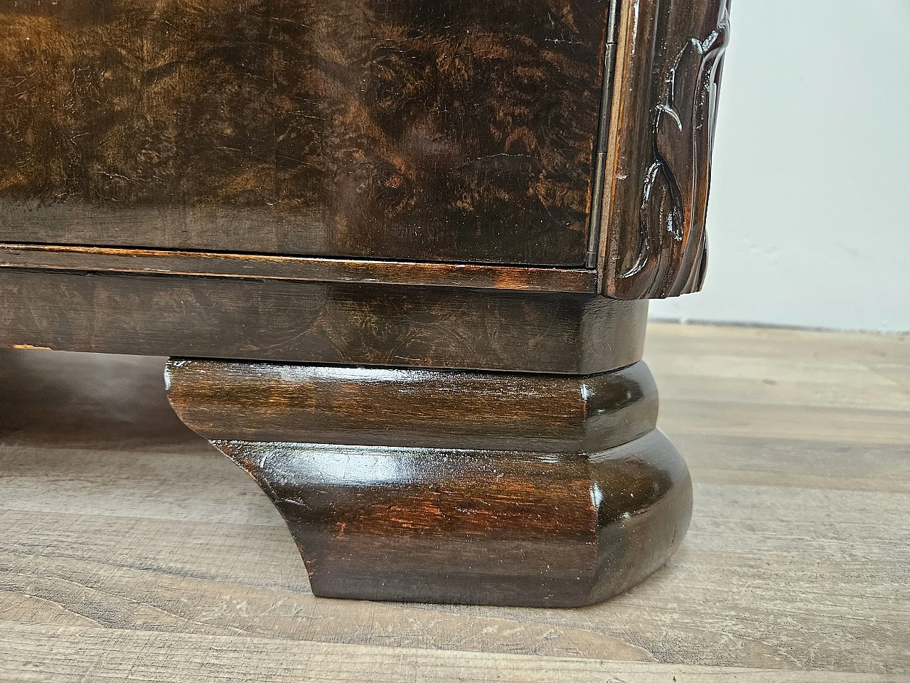 Pair of Art Deco walnut bedside tables, 1940s 38