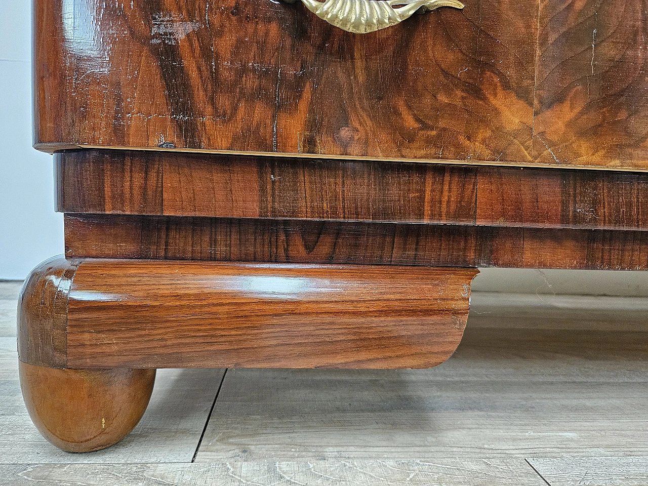 Art Deco walnut and maple dresser with mirror, 1940s 30