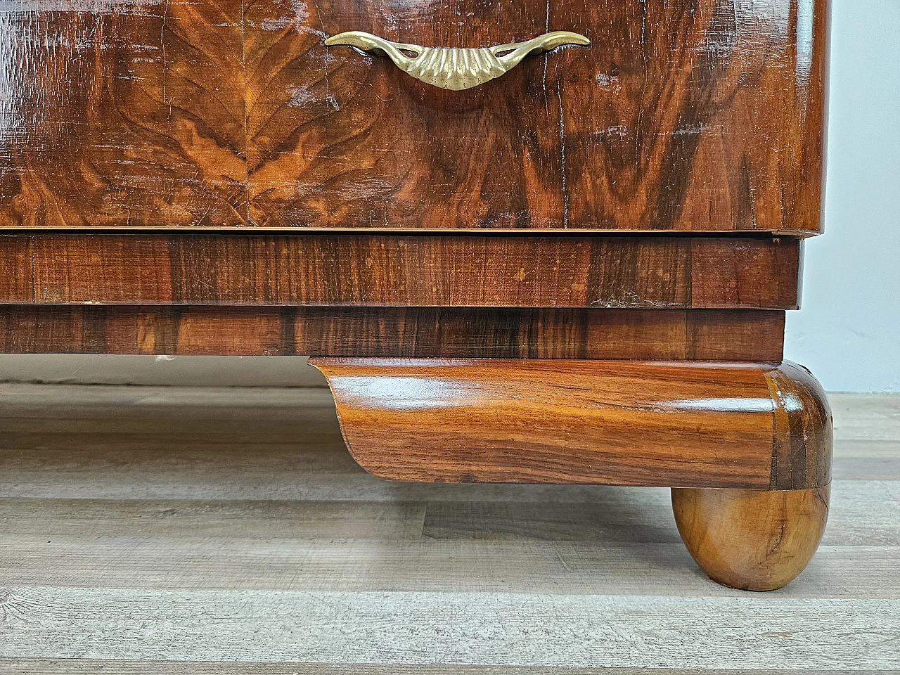 Art Deco walnut and maple dresser with mirror, 1940s 32