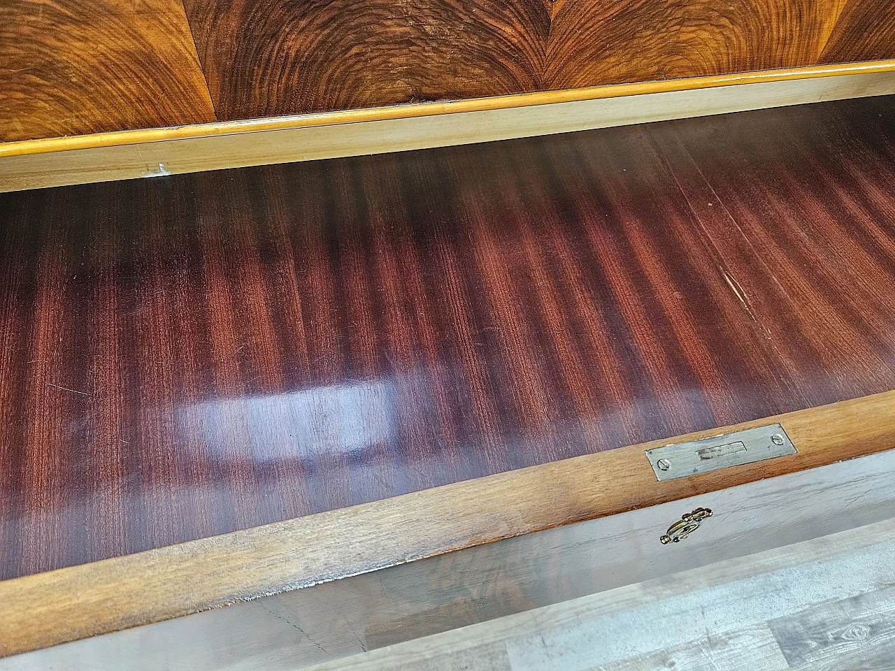 Art Deco walnut and maple dresser with mirror, 1940s 40