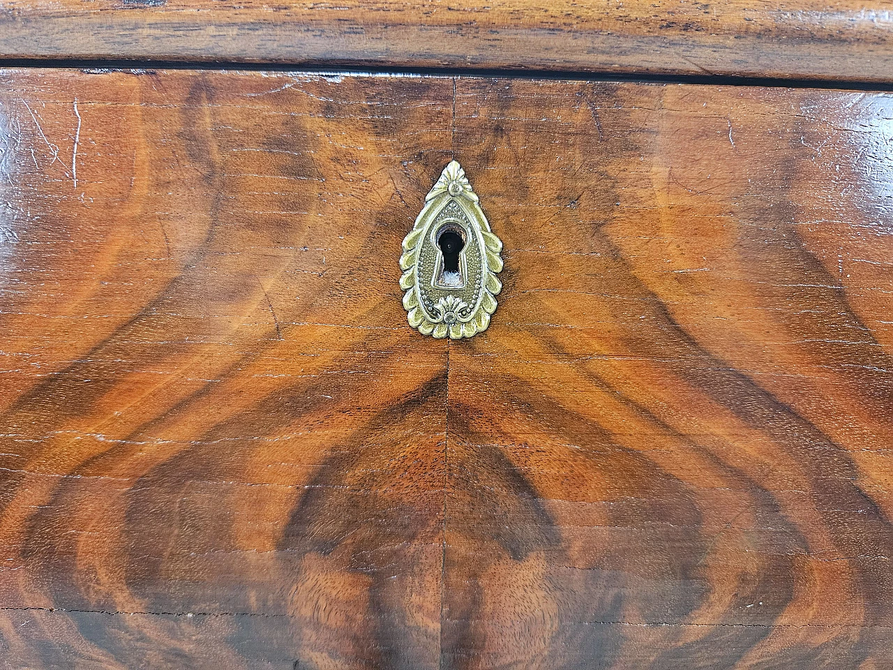 Walnut dresser with silvered knobs, 1930s 19