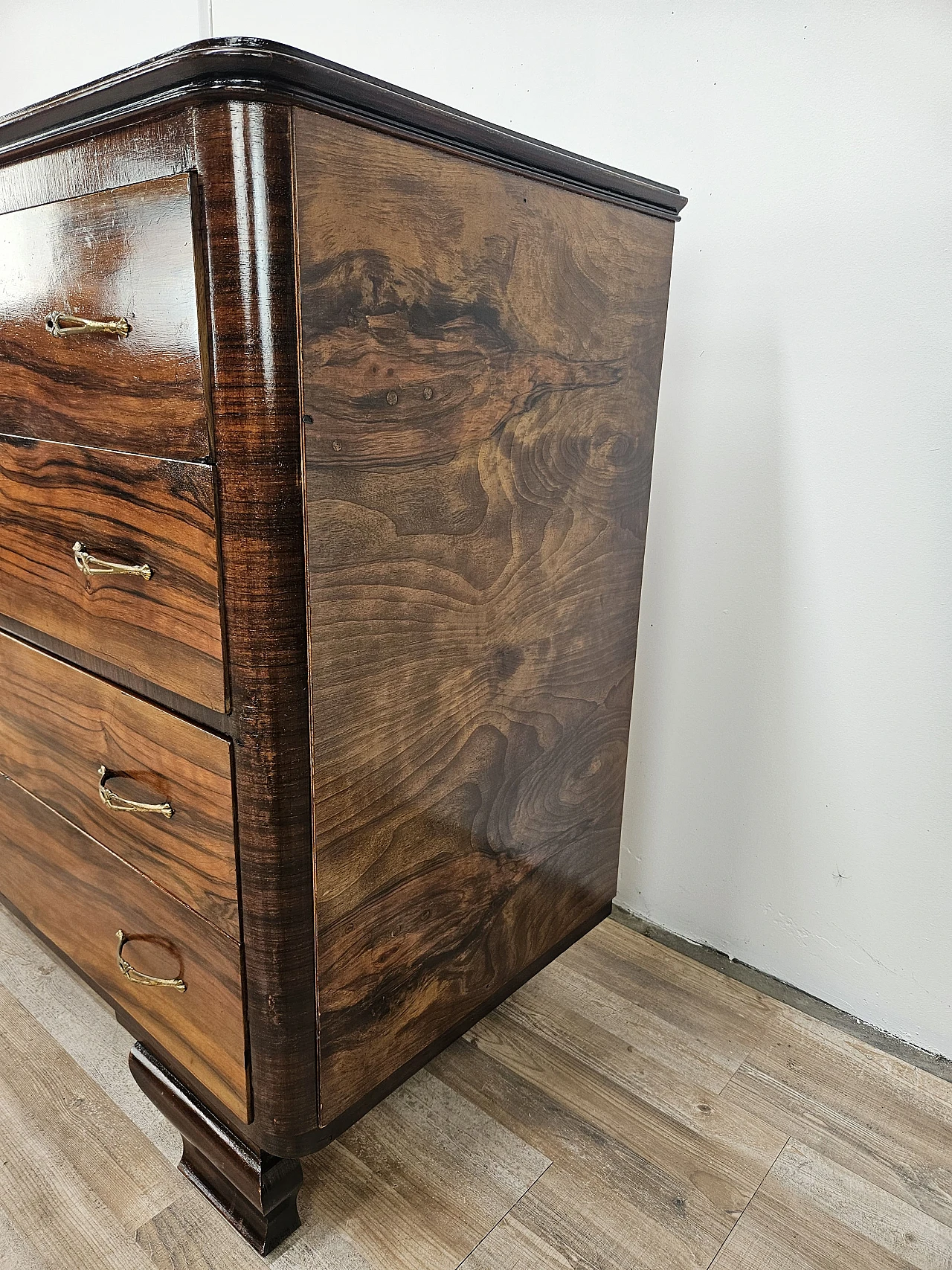 Art Deco chest of drawers in mahogany root with four drawers 3