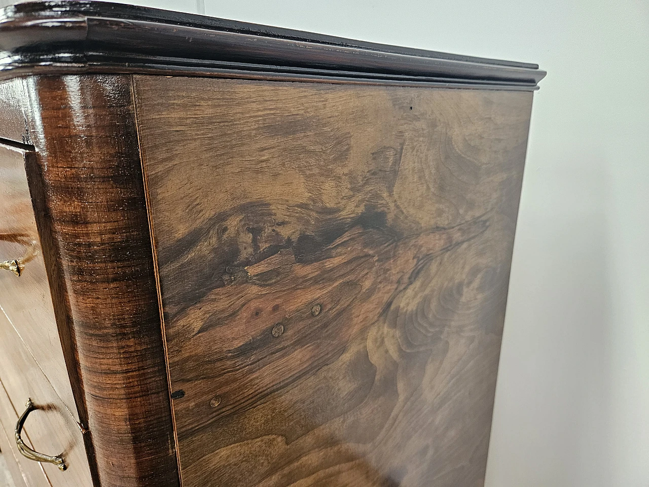 Art Deco chest of drawers in mahogany root with four drawers 4