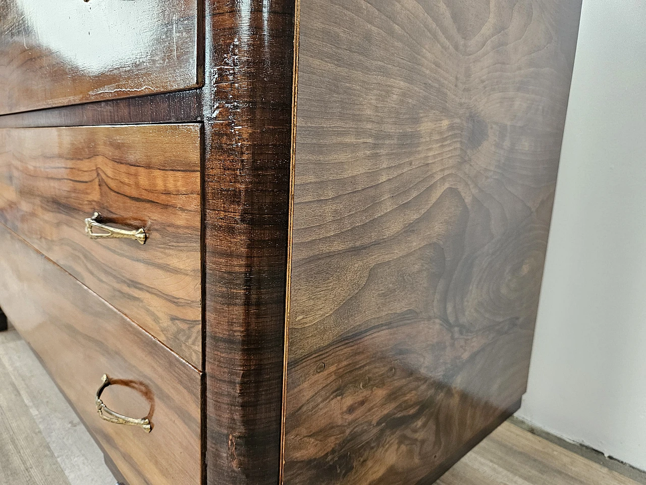 Art Deco chest of drawers in mahogany root with four drawers 5