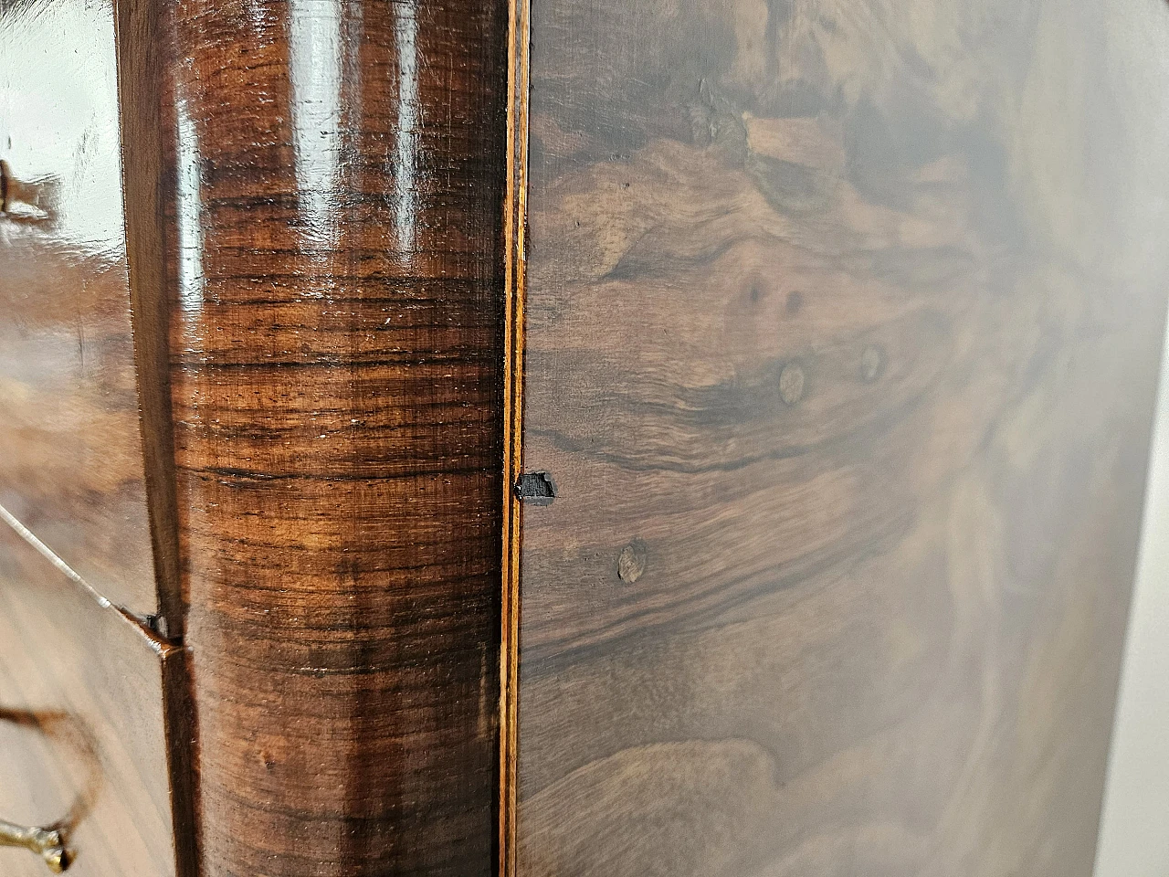 Art Deco chest of drawers in mahogany root with four drawers 6