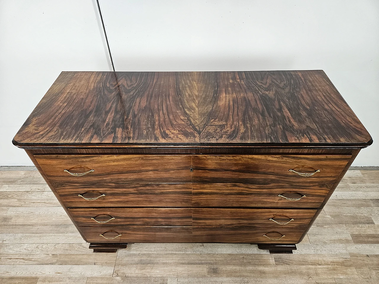 Art Deco chest of drawers in mahogany root with four drawers 8