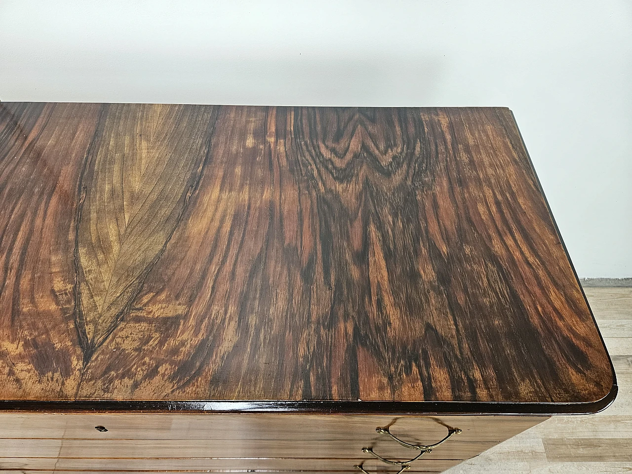 Art Deco chest of drawers in mahogany root with four drawers 10