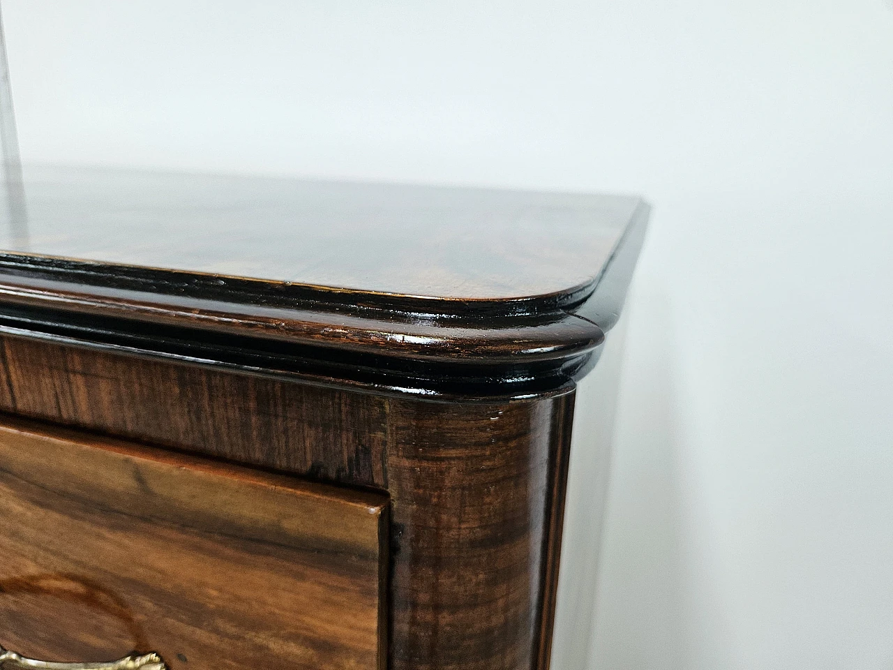 Art Deco chest of drawers in mahogany root with four drawers 11