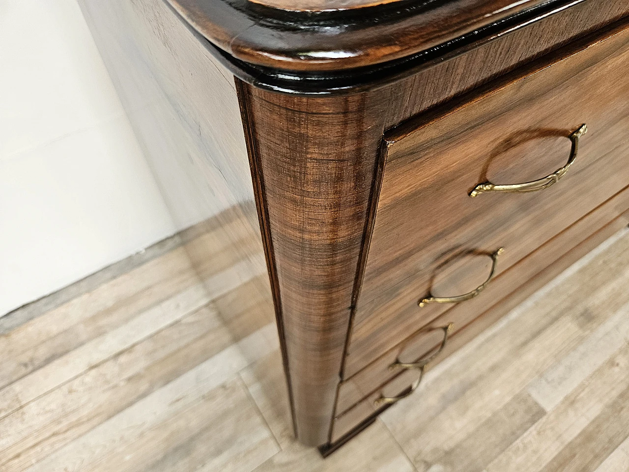 Art Deco chest of drawers in mahogany root with four drawers 14