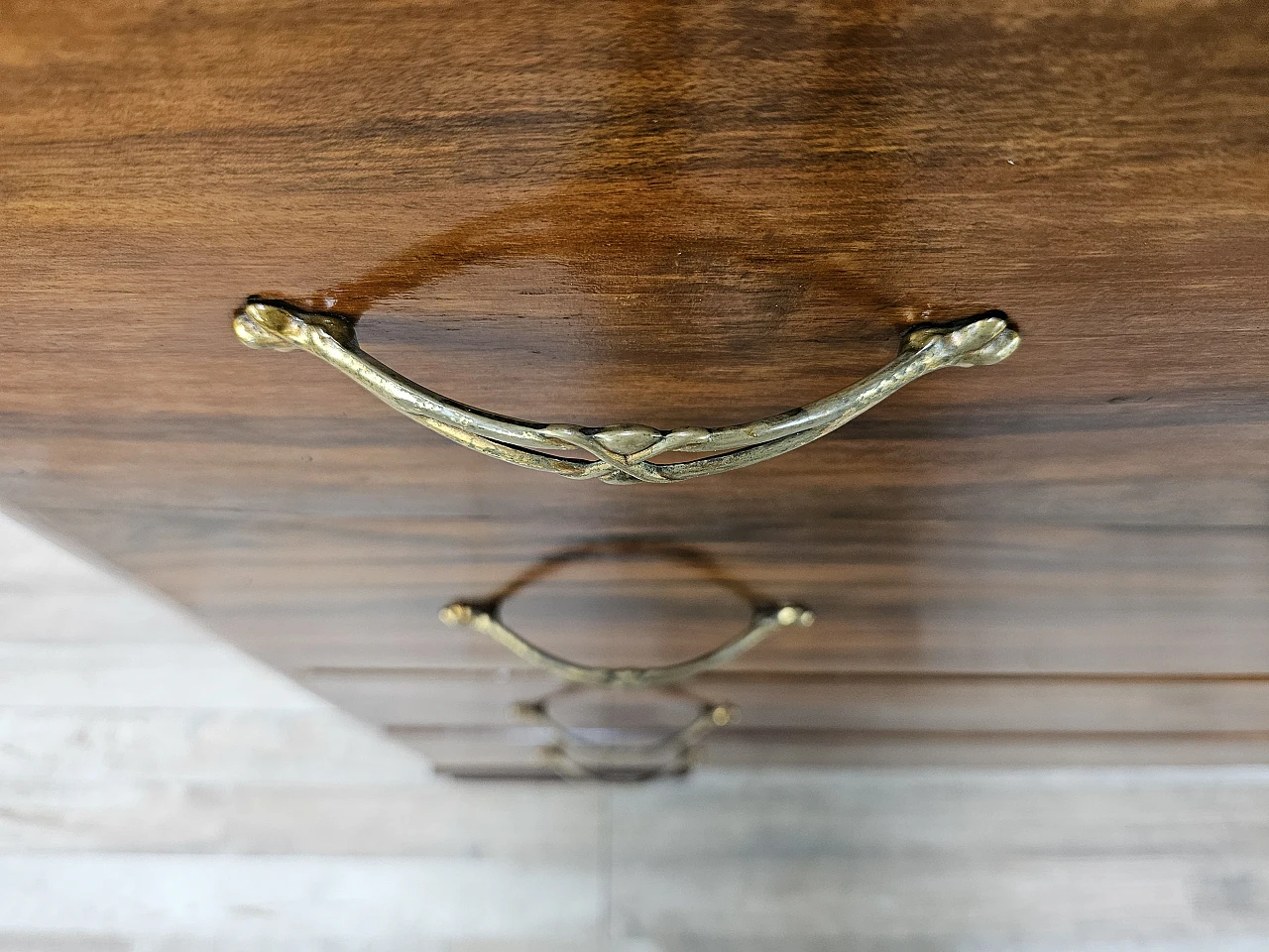 Art Deco chest of drawers in mahogany root with four drawers 17