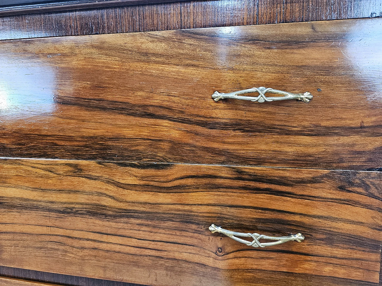 Art Deco chest of drawers in mahogany root with four drawers 18