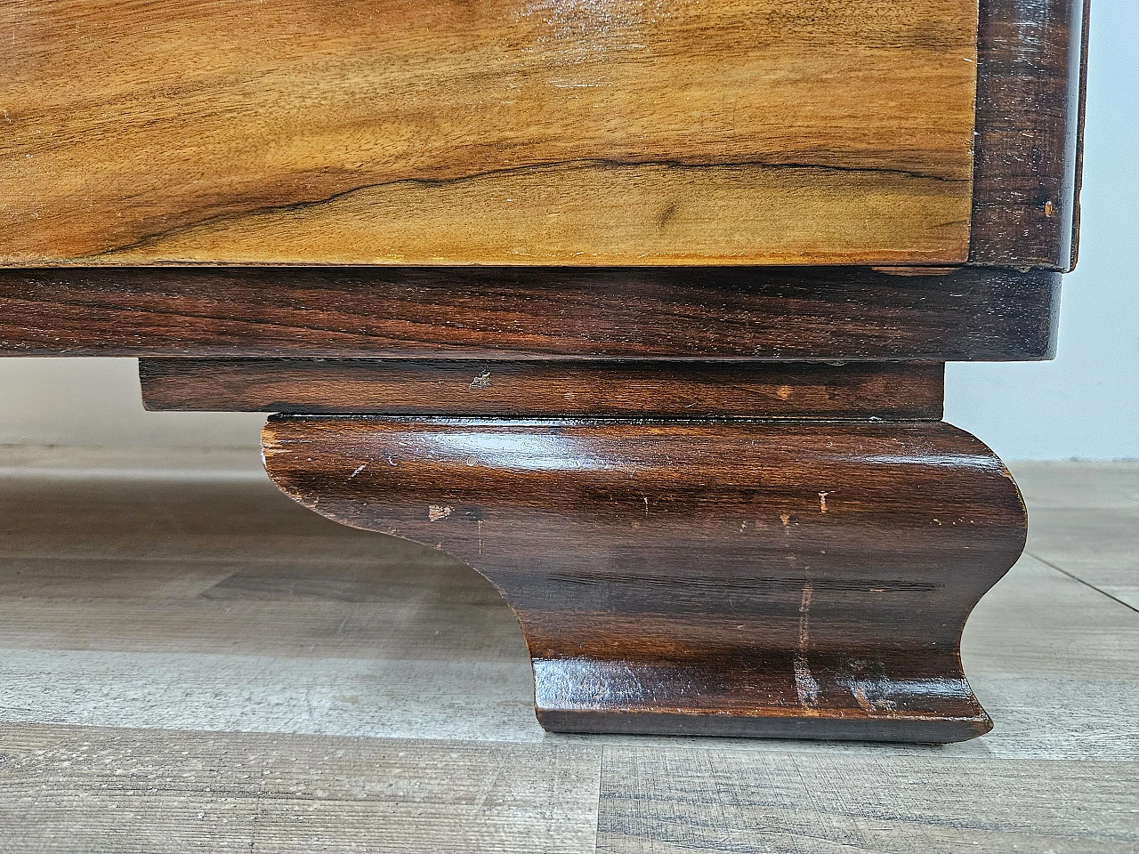 Art Deco chest of drawers in mahogany root with four drawers 21