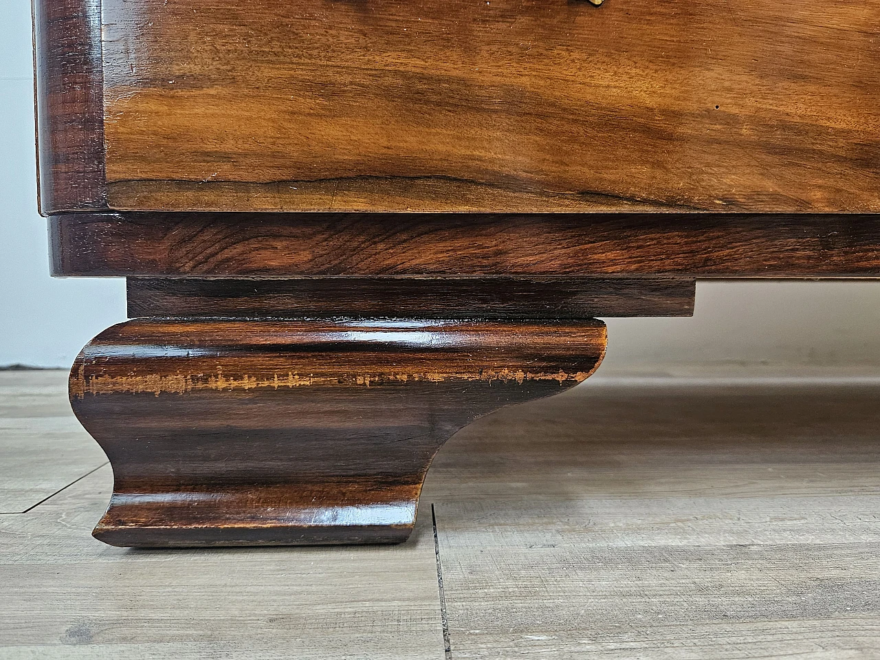 Art Deco chest of drawers in mahogany root with four drawers 22