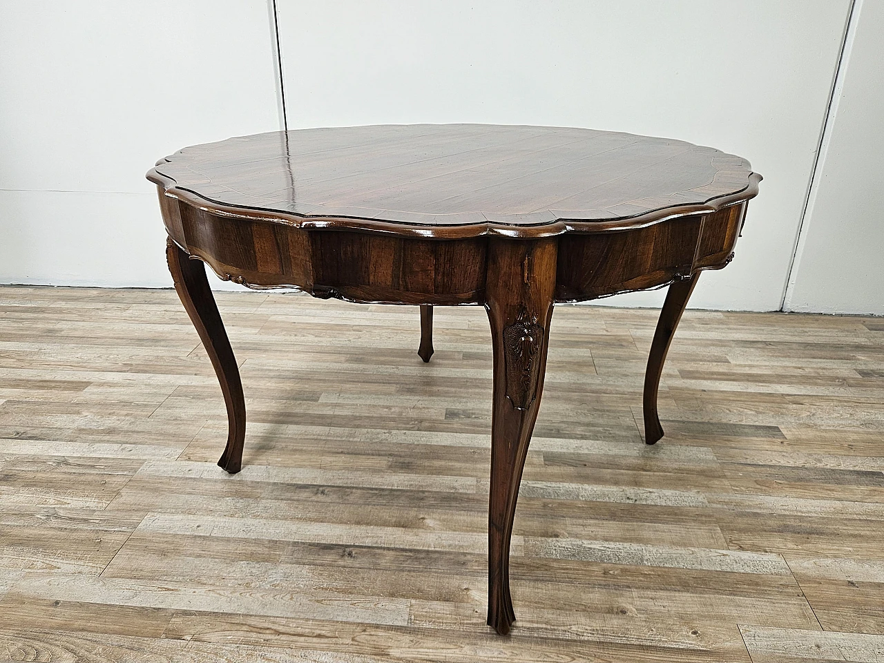 Baroque table in walnut and maple, from the early 1900s 3