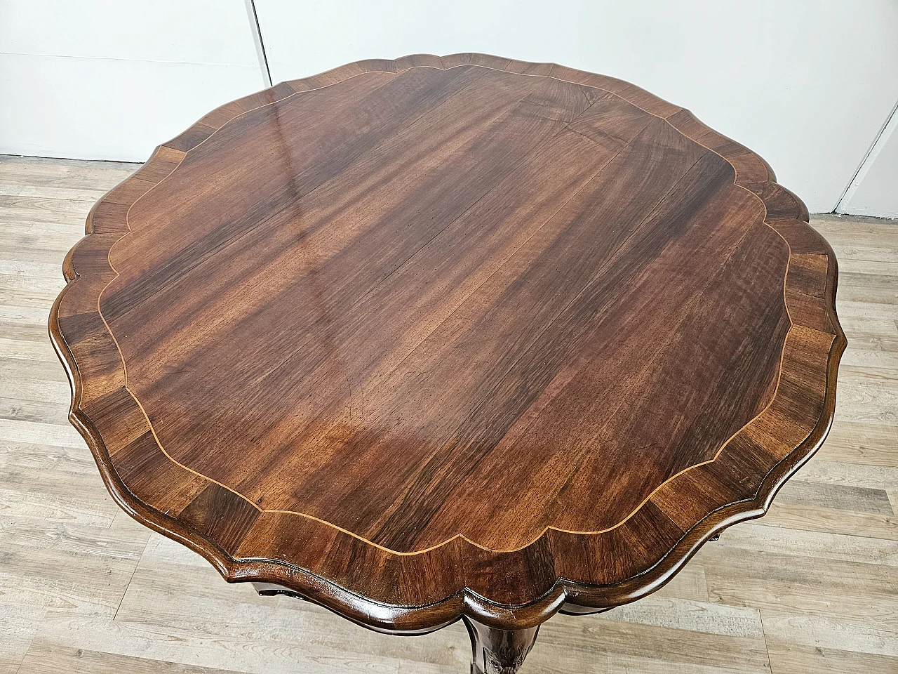 Baroque table in walnut and maple, from the early 1900s 4