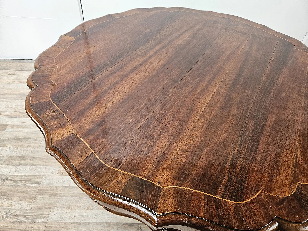 Baroque table in walnut and maple, from the early 1900s 5